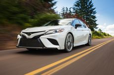 Saingi Accord, Toyota Siapkan Camry 2018