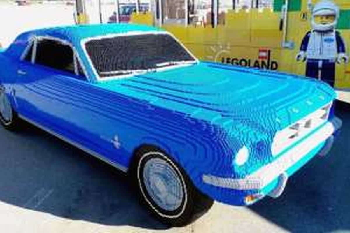 Legoland Florida membuat replikas Mustang 1964 menggunakan Lego.