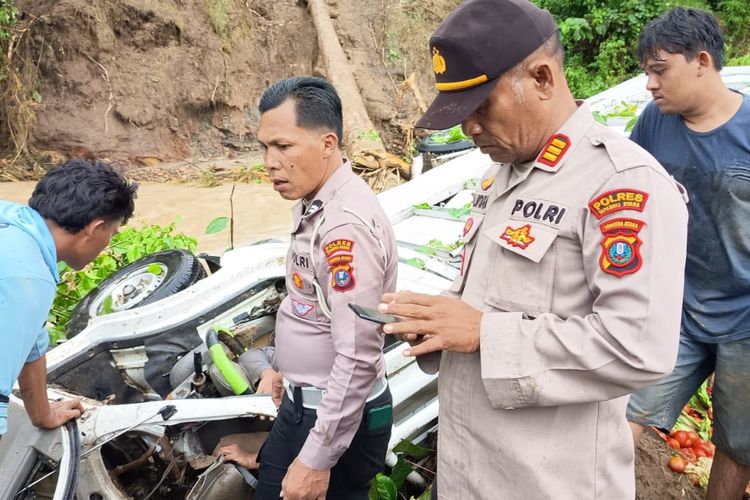Longsor di Taput: Bocah 14 Tahun Meninggal Saat Tolong 2 Penumpang Mobil yang Terjepit