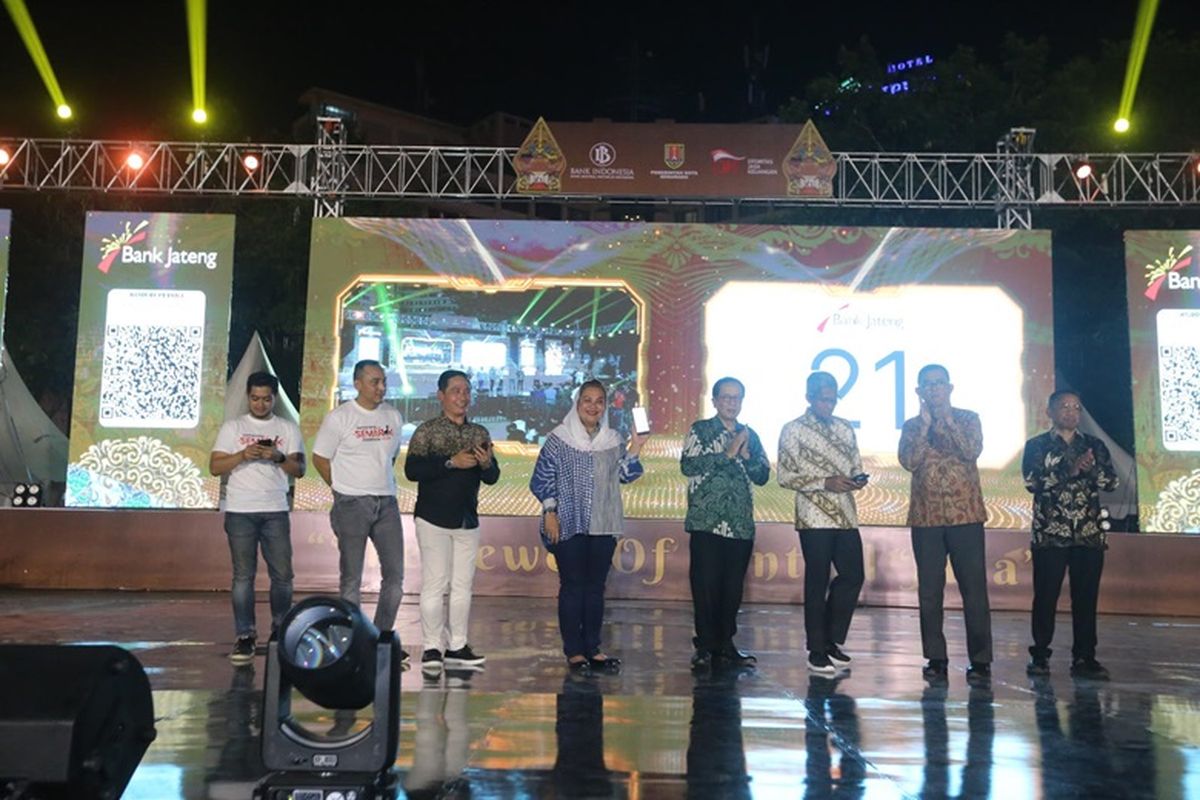 Wali Kota Semarang Hevearita Gunaryanti Rahayu saat menghadiri pembukaan Semarang Great Sale (Semargres) di Lapangan Pancasila Simpang Lima Semarang, Sabtu (28/10/2023).
