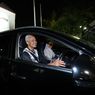 Ganjar Setir Mobil Sendiri Tinggalkan Rumah Dinas, Pamitan dengan Tukang Kebun hingga Satpol PP