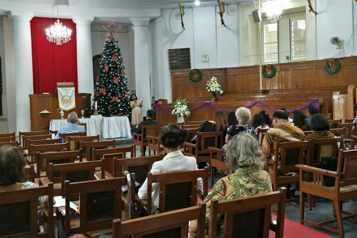 Suasana ibadah Natal menggunakan bahasa Belanda di GPIB Immanuel Jakarta, Senin (25/12/2017).