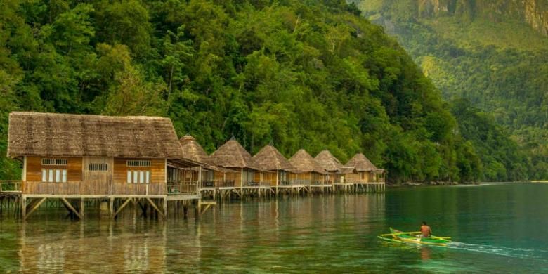 Pantai Ora di Desa Saleman, Kabupaten Maluku Tengah, Provinsi Maluku.