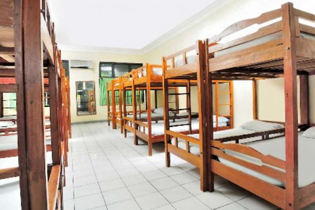 Kamar tipe barak di Graha Wisata TMII, Jakarta