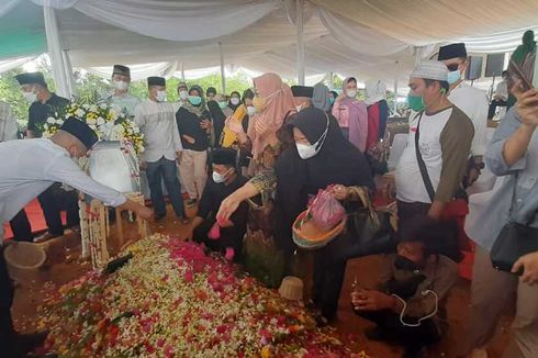 Sedihnya Gubernur Sumsel Mengantarkan Jenazah Putrinya ke Pemakaman
