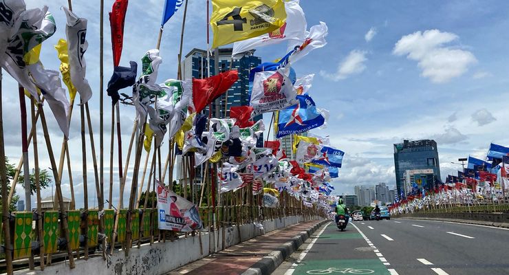 Republik Baliho: Obral Ketidakwarasan, Kegilaan, dan Ketidakwajaran