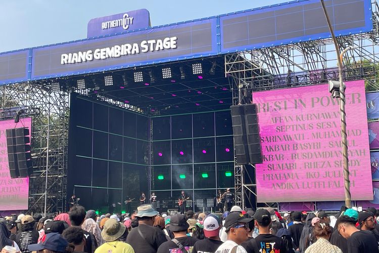 Keseruan Pestapora Hari Pertama, Rhoma Irama Pimpin Shalat Jumat hingga Muncul Tuntutan 17+8