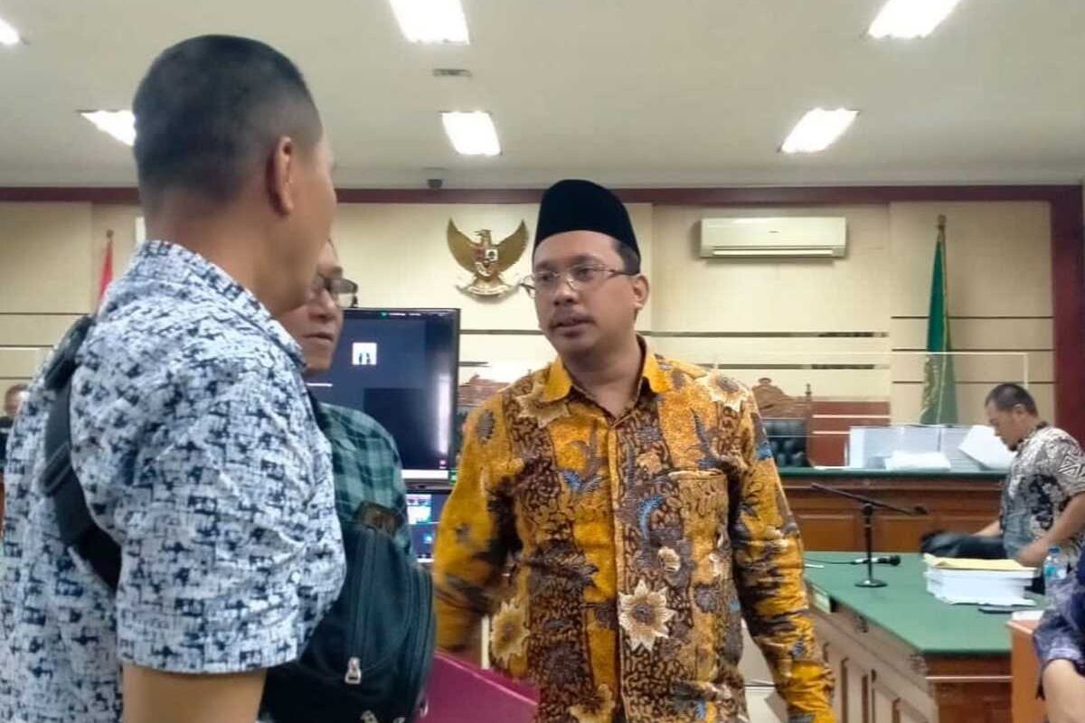 Gus Muhdlor membacakan pledoi sendiri dalam sidang lanjutan perkara korupsi insentif pegawai BPPD Sidoarjo, Senin (16/12/2024).