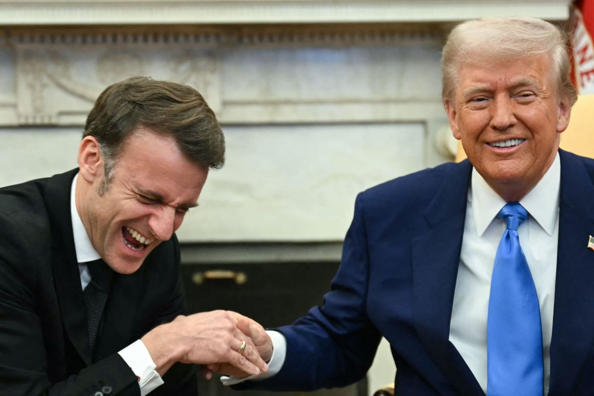 Donald Trump dan Emmanuel Macron bertemu di Gedung Putih membahas perdamaian Rusia-Ukraina.
