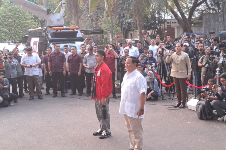 Ketua Umum Partai Gerindra Prabowo Subianto dan Ketua Umum PSI Kaesang Pangarep bertemu di kediaman Prabowo, Jalan Kertanegara, Jakarta Selatan, Kamis (12/10/2023). 