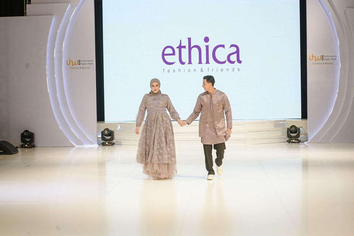Salah satu koleksi terbaru brand fashion muslim asal Bandung, Etchica. 