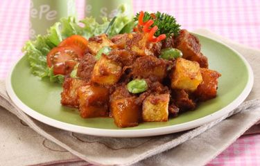 Sambal goreng kentang pete.