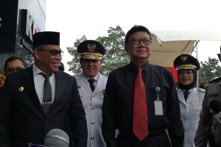 Menteri Dalam Negeri (Mendagri) Tjahjo Kumolo mengajak tiga kepala daerah terpilih hasil Pilkada 2018 ke Komisi Pemberantasan Korupsi (KPK), Jakarta, Rabu (12/6/2019).