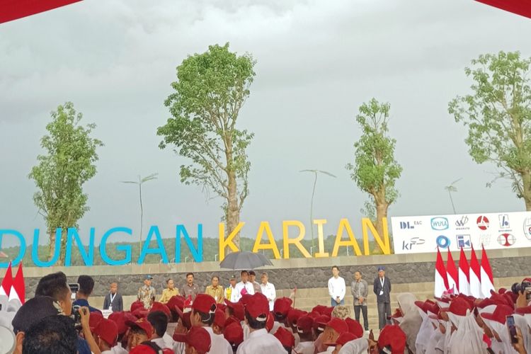 Presiden Joko Widodo saat meresmikan Bendungan Karian di Serang, Banten, Senin (8/1/2024).