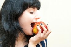 Bisa Bikin Gemuk, Hindari Makan Buah di Malam Hari