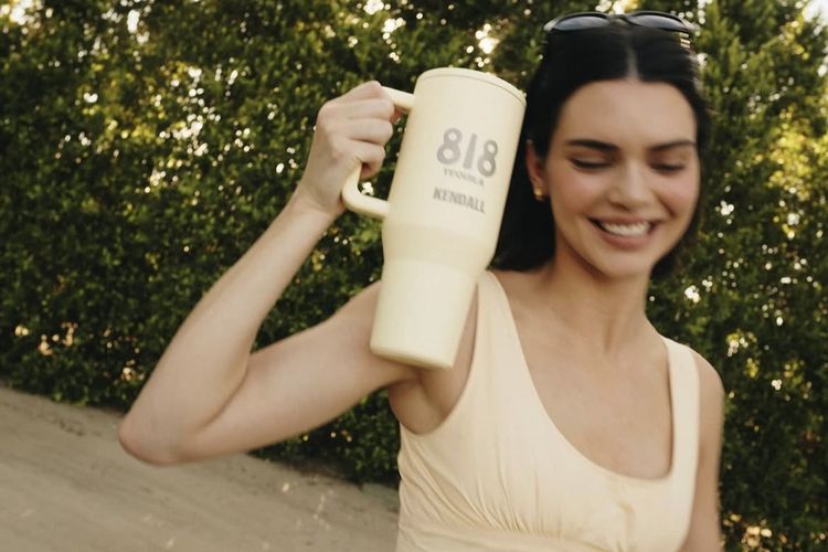 Outfit Kendall Jenner di Coachella 2025, Pakai Tas Rp 31 Juta
