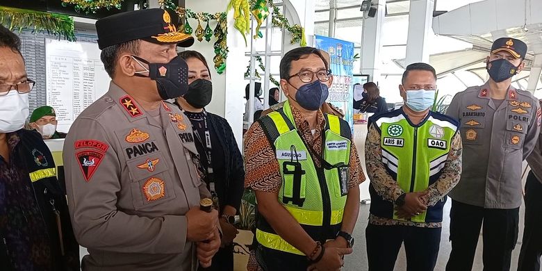 Kepala Otoritas Bandara (Otban) Wilayah II Medan, Agustono mengatakan, pada kedatangan perdana ini pihaknya sudah berkoordinasi dengan pihak terkait lainnya salah satunya Badan Perlindungan Pekerja Migran Indonesia. Jika para penumpang ketika di-swab positif, maka akan langsung ditangani Satgas Covid-19 yang nantinya dilarikan ke rumah sakit atau karantina.