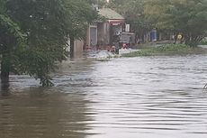 Banjir Hingga 1,5 Meter Masih Melanda 4 Kecamatan di Makassar, Pengungsi Anak-anak Butuh Susu dan Popok