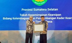 Gubernur Sumsel Terima Penghargaan Tokoh Kepemimpinan Bidang Kearsipan