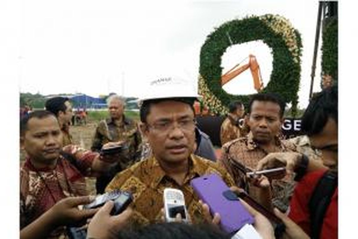 Menteri Perindustrian, Saleh Husein, meresmikan pembangunan kota baru Orange County, Cikarang, Kamis (12/2/2015).