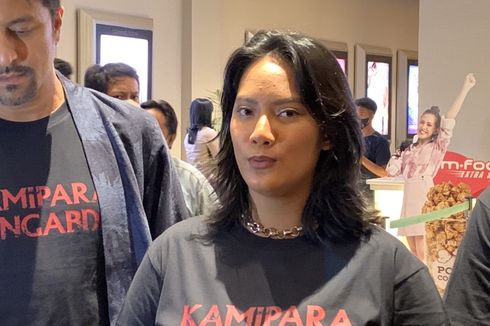 Baju Tara Basro di Gala Premiere Pengabdi Setan 2: Communion Terinspirasi Kain Kafan 