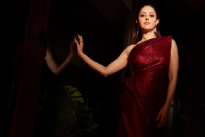 Aktris Bollywood Nushrratt Bharuccha Patah Tulang Belakang di Bali, Dievakuasi ke Mumbai