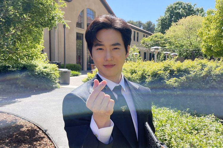 Suho EXO setelah pidato di Stanford University.