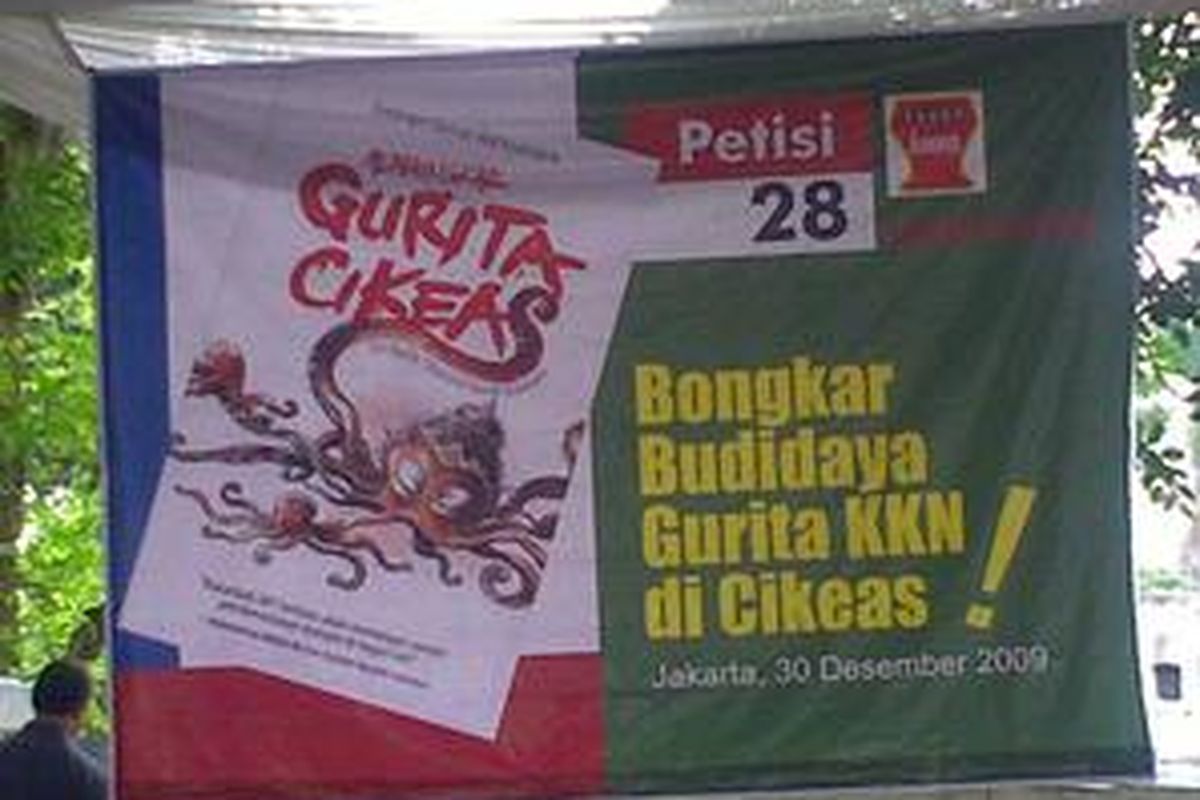 Spanduk yang terpasang di lokasi pra launching buku 