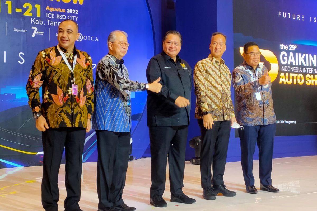 Menko Perekonomian RI Airlangga Hartarto resmi membuka GIIAS 2022, di ICE, BSD, Tangerang, Kamis (11/8/2022)