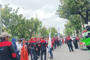 Buruh Demo di Istana Hari Ini, Tolak UMP Jakarta 2026 Rp 5,7 Juta