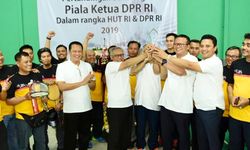 Acara HUT DPR RI Ditutup dengan Pertandingan Bulu Tangkis