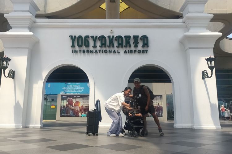Terminal keberangkatan Bandara Yogyakarta Internasional Airport di Kulon Progo, Daerah Istimewa Yogyakarta.