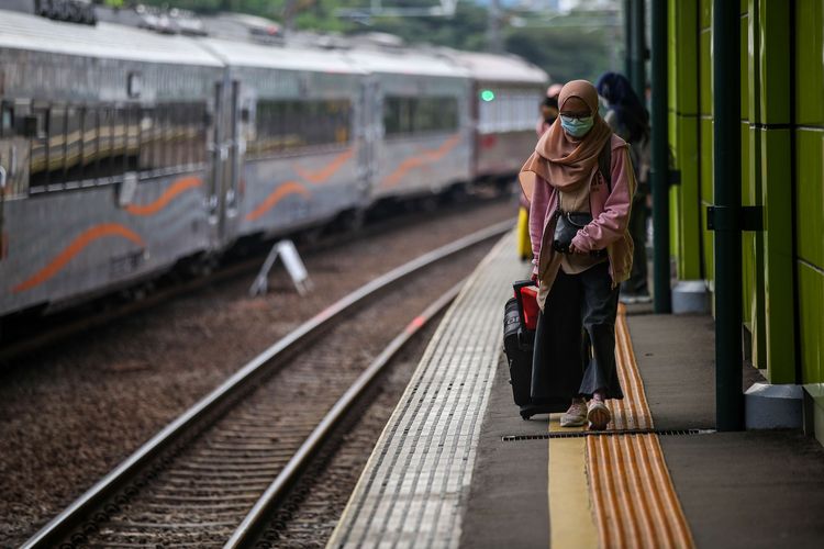 Syarat Naik Kereta Api Jarak Jauh Pt Kai Siap Ikuti Aturan Ppkm Darurat