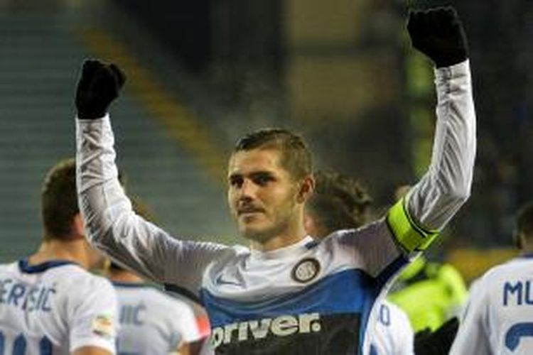 Striker Inter Milan, Mauro Icardi, merayakan gol tunggalnya ke gawang Empoli pada lanjutan Serie A di Stadion Carlo Castellani, Rabu (6/1/2016). 