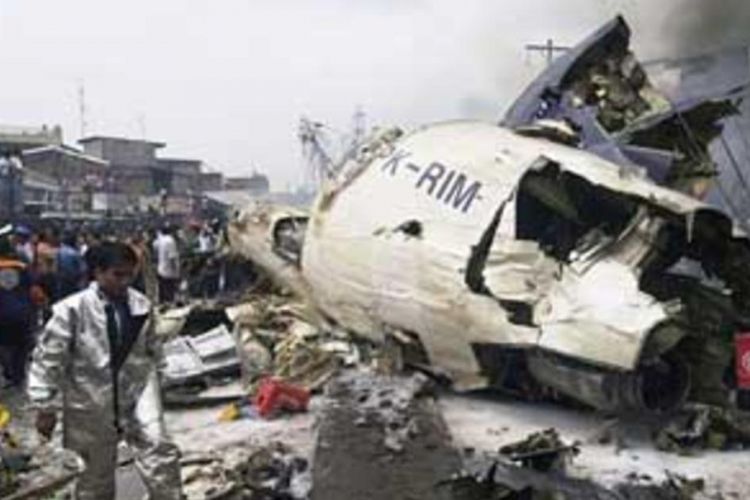 Kecelakaan pesawat Mandala Airlines PK-RIM penerbangan RI91 di Medan, 5 September 2005.
