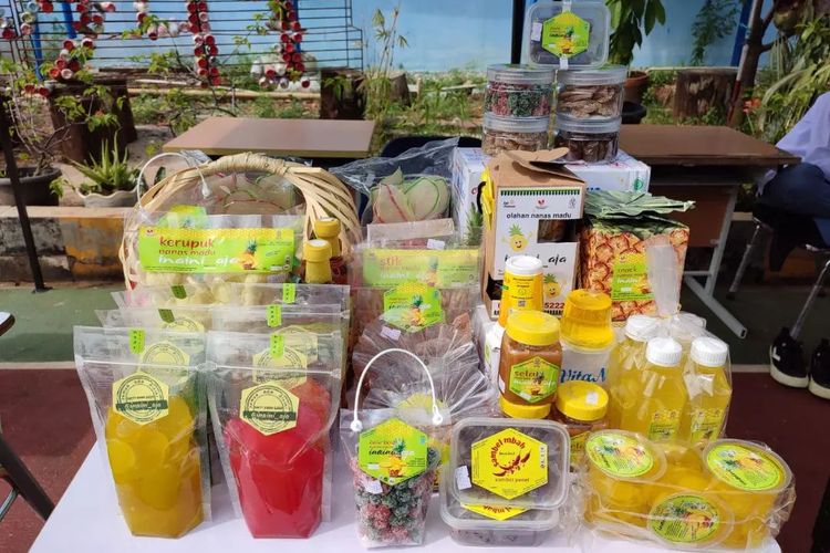 Ragam produk Ina Ini Aja yang diproduksi di Pemalang, Jawa Tengah.