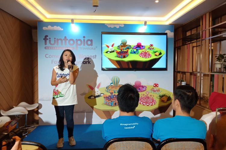 Mia Lukmanto, CEO dan Founder Beyond Screen Production yang bekerja sama dengn Traveloka menghadirkan wahana permainan balon sedang menjelaskan konsepnya di Dharmawangsa, Jakarta, Selasa (14/8/2018).