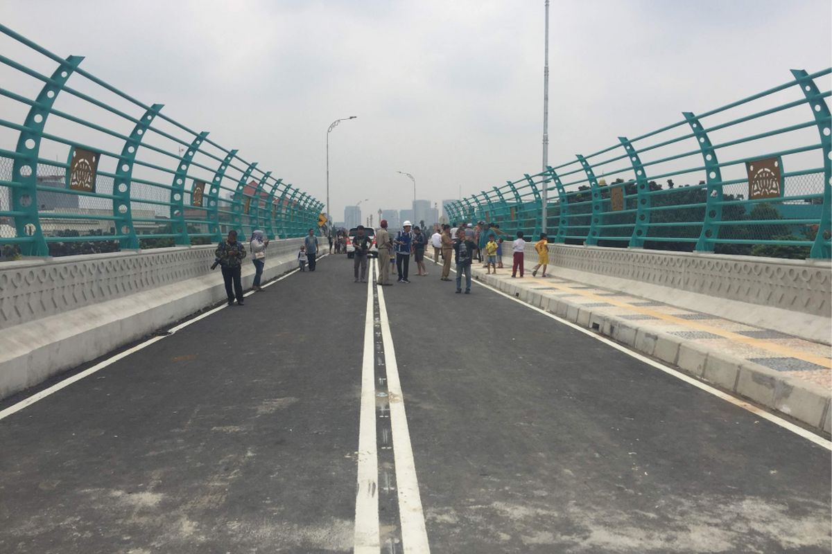 Pemprov DKI Jakarta melakukan uji coba pengoperasian flyover  atau jalan layang Bintaro di Jakarta Selatan, Selasa (6/3/2018).  