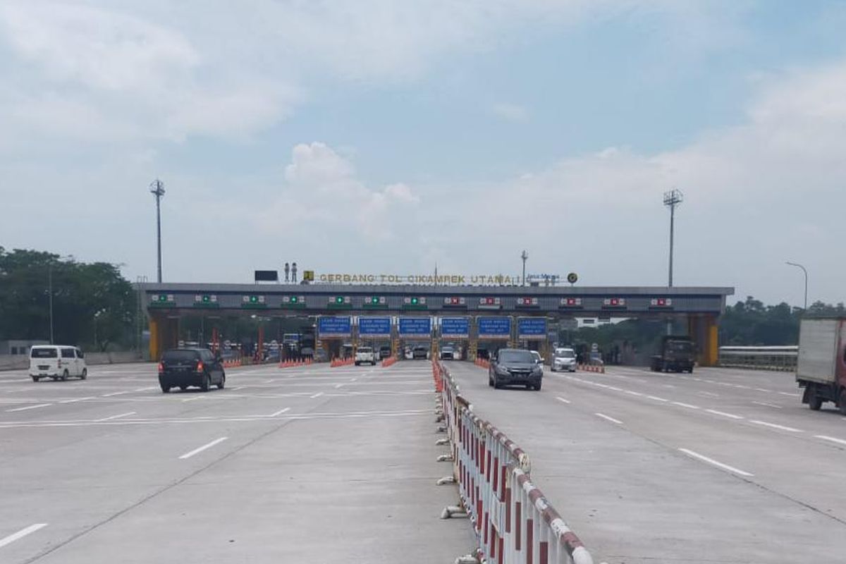 Gerbang Tol (GT) Cikampek Utama 1. 