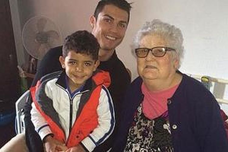Cristiano Ronaldo bersama neneknya, Filomena Aveiro