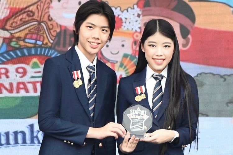 Mischka Aoki dan Devon Kei Kenzo dilantik sebagai ?Anak Bangsa Edukatif?. Penghargaan ini diberikan dalam ajang Festival Musik dan Budaya Anak Indonesia (9-10/12/2023).