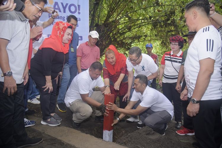 Wali Kota (Walkot) Semarang, Hevearita Gunaryanti Rahayu saat menghadiri acara Pencanangan Gerakan Masyarakat Pemasangan Tanda Batas (Gema Patas) di Hutan Tinjomoyo, Jumat (3/2/2023).
