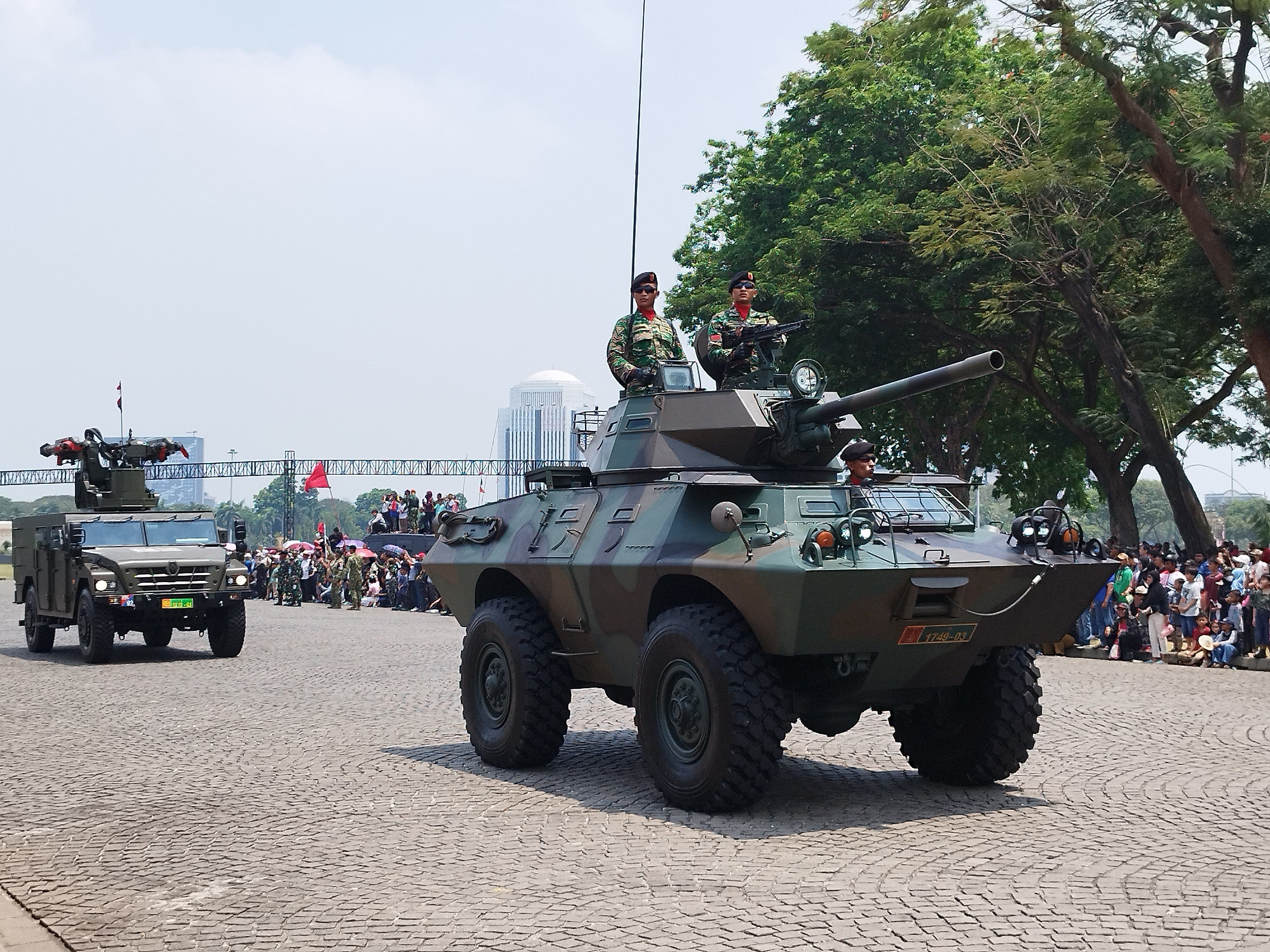 Kemeriahan Pawai Alutsista, Bangkitkan Harapan Orangtua agar Anak Jadi Prajurit TNI