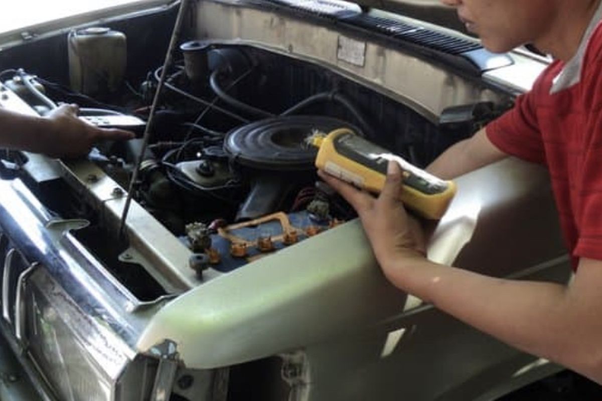 Alat penghemat bahan bakar yang dipasang di dalam mesin mobil