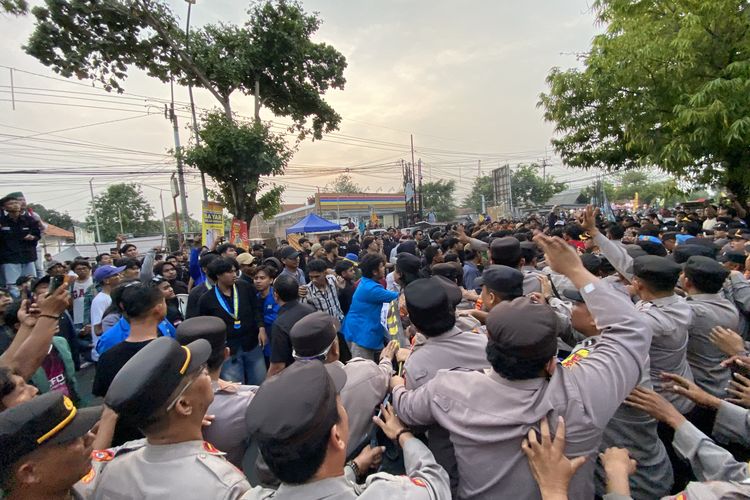 Dua Mahasiswa Terluka Saat Demo di Indramayu, Kapolres Minta Maaf