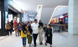 Rayakan Lebaran, Gubernur Riau Ajak Anak Yatim dan Duafa Berbelanja Baju Baru