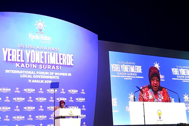 Wali Kota Surabaya Tri Rismaharini saat menjadi pembicara dalam International Forum of Women in Local Governments di Turki.