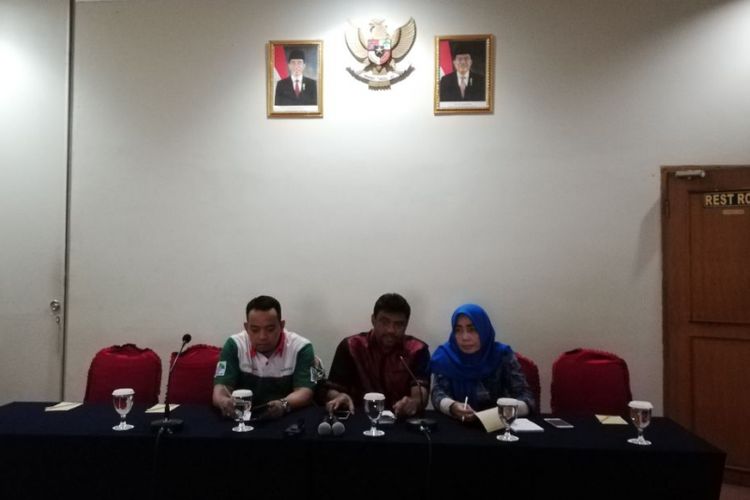 KSPI menggelar konferensi pers terkait penolakan terhadap Perpres Nomor 20 Tahun 2018 tentang Penggunaan Tenaga Kerja Asing di Hotel Mega Proklamasi, Jakarta, Selasa (24/4/2018) 