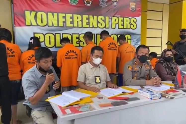 Kapolres Lebong, AKBP. Awilzan melalui Kasat Reskrim, Iptu Alexander didampingi Kanit PPA, Aipda Zikra Mardiah dalam keterangannya menjelaskan pelaku HS menyetubuhi seorang anak usia 15 tahun sebanyak 4 kali yang dikenal pelaku di salah satu tempat karaoke di daerah itu.