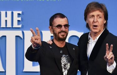 Dua mantan personel The Beatles, Paul McCartney (kanan) dan Ringo Starr, menghadiri pemutaran perdana film The Beatles Eight Days a Week: The Touring Years di London, Inggris, pada Kamis (15/9/2016).
